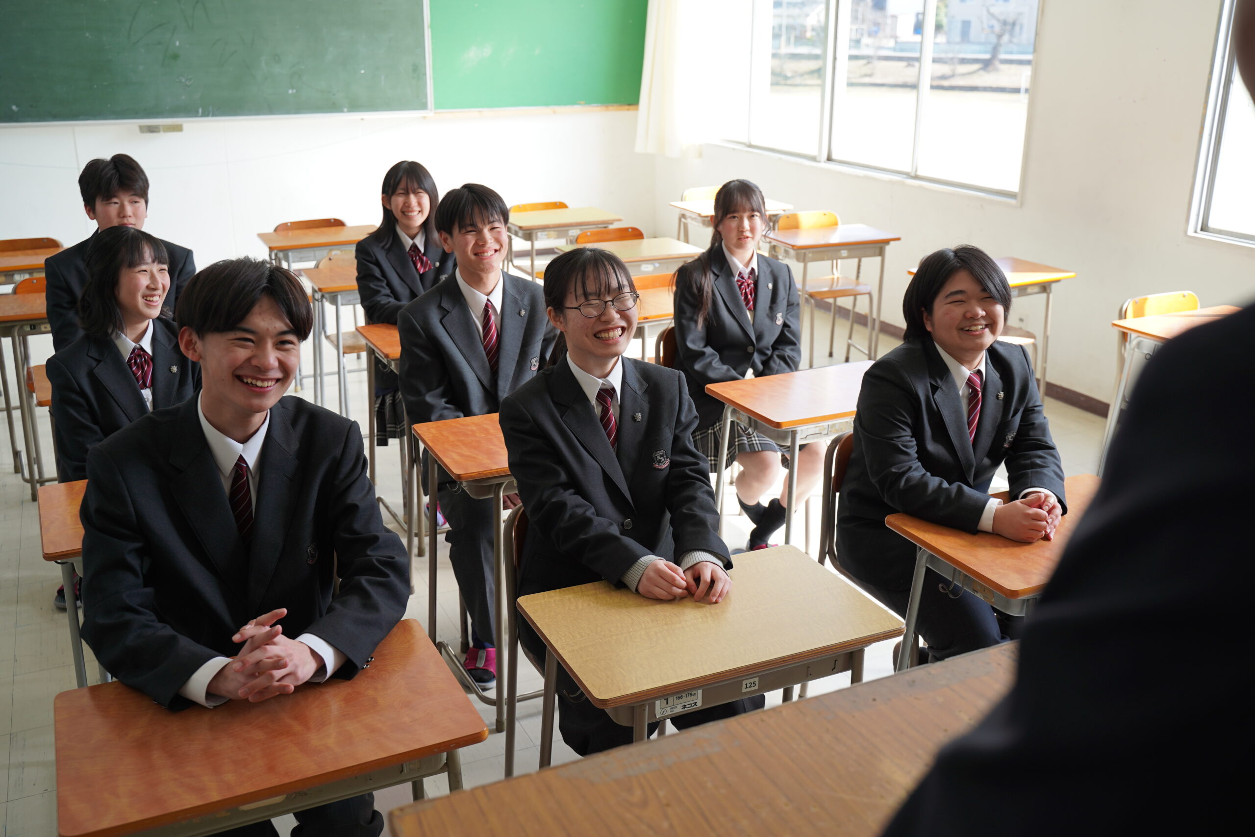 楽しそうに授業を受ける生徒たち